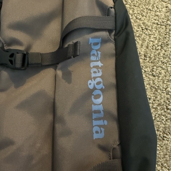 Patagonia Atom 8L Sling Backpack - Picture 2 of 8